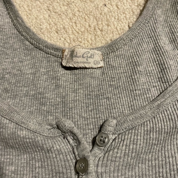 Brandy Melville Grey button Tank top - Picture 2 of 3